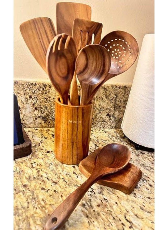 7-in-1 Natural Wood Serving Set - Safe for Teflon and Ceramic Cookware (Scratch-Resistant) Durable and durable for everyday use. Easy to clean and use. Elegant design adds a touch of sophistication to your kitchen. The set includes a flat stirring spoon, a soup spoon, a straining spoon, a serving/salad spoon, wooden serving spoons, and a wooden utensil holder. - Image 3